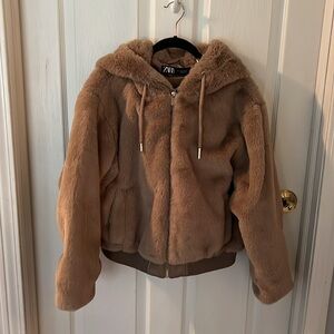 NWT Zara Brown Faux Fur cropped winter jacket. Full zip jacket with hood. Size S
